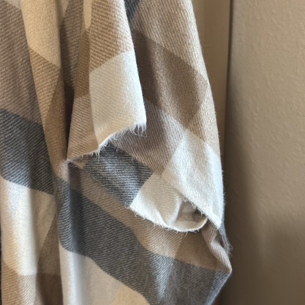 Flannel cape/wrap - Picture 3 of 3